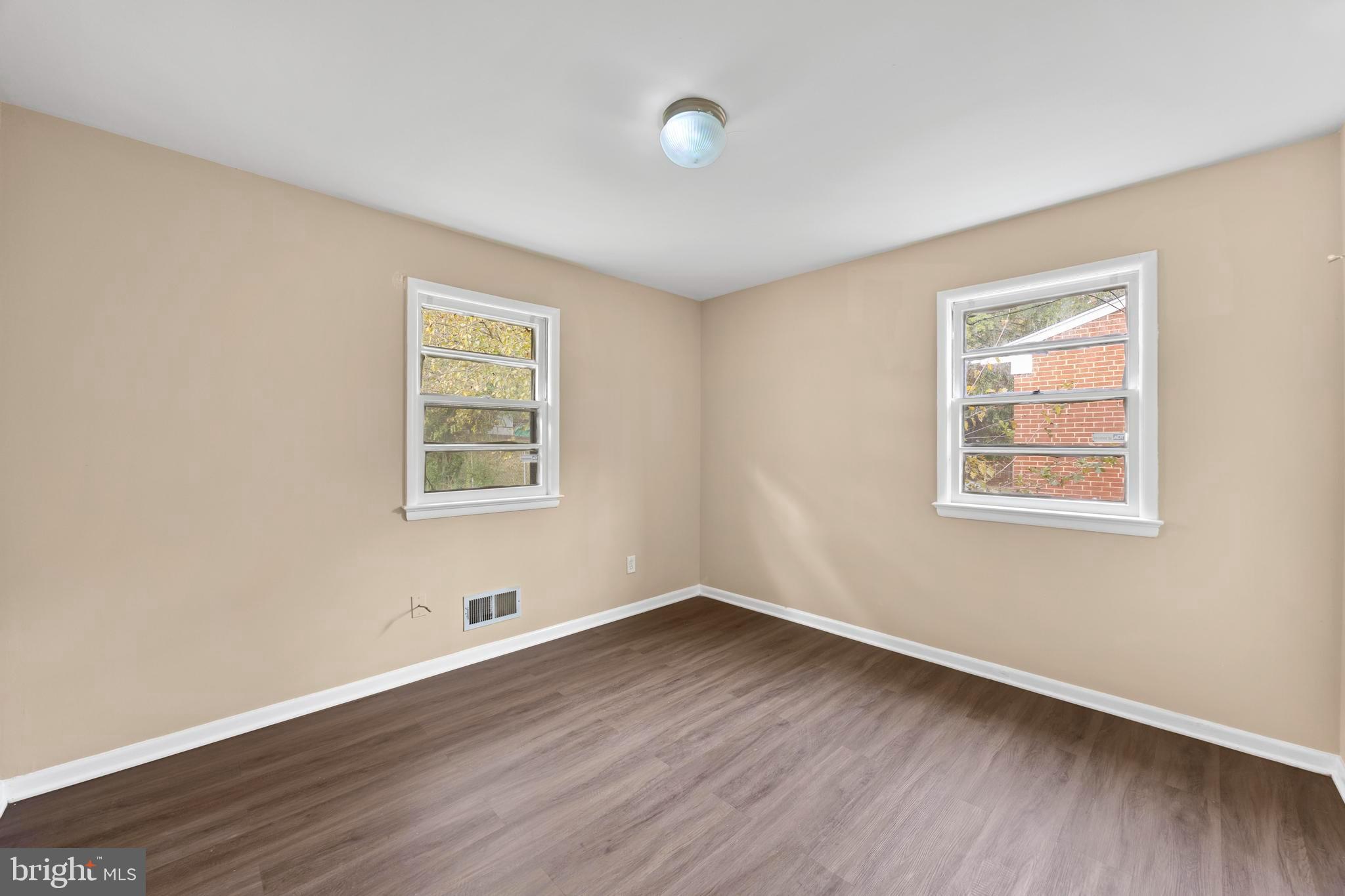 FOREST MANOR - Residential