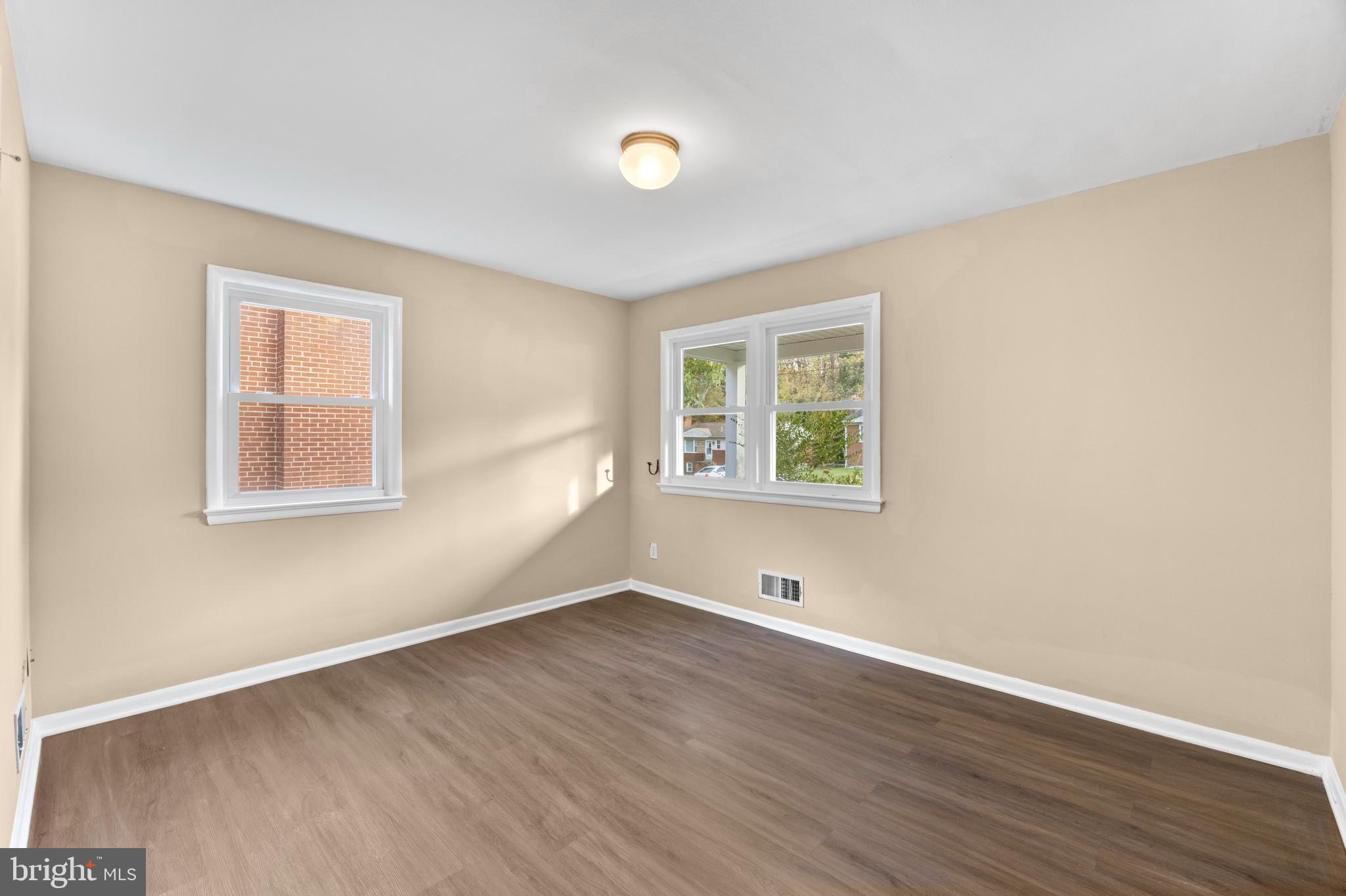 FOREST MANOR - Residential