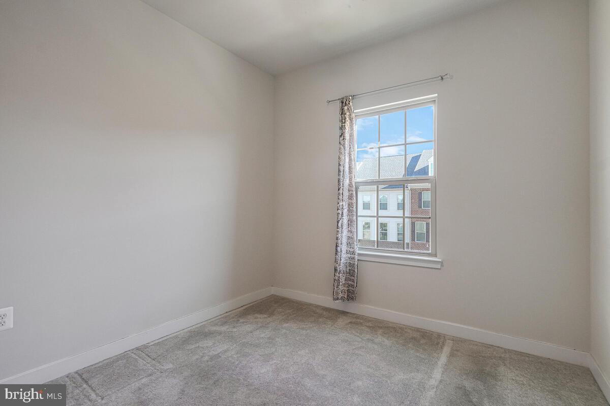 TIMOTHY BRANCH TOWNS - Residential Lease