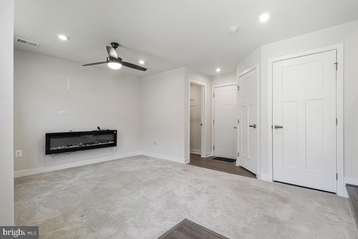 TIMOTHY BRANCH TOWNS - Residential Lease