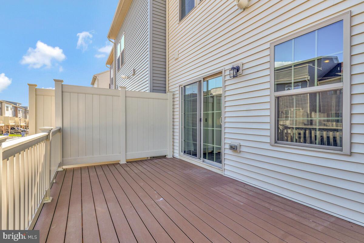 TIMOTHY BRANCH TOWNS - Residential Lease