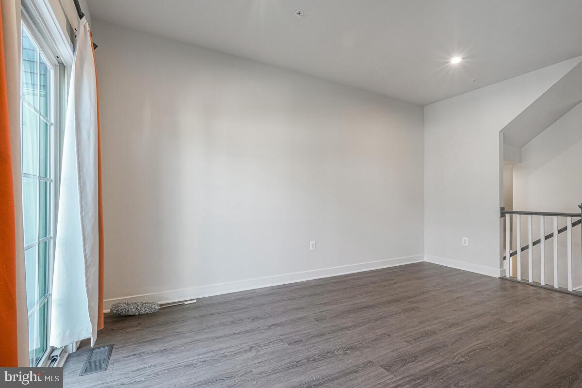 TIMOTHY BRANCH TOWNS - Residential Lease