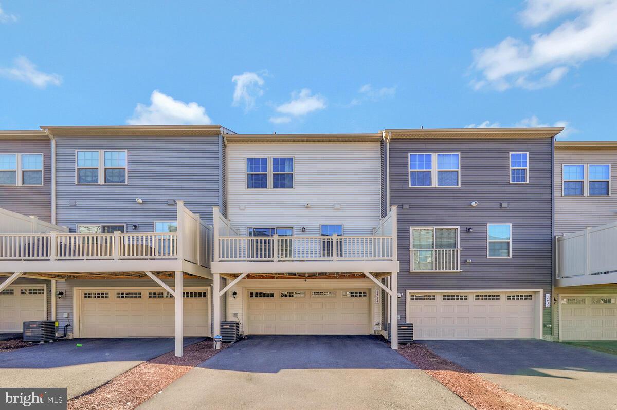 TIMOTHY BRANCH TOWNS - Residential Lease