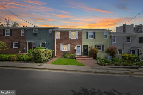 MLS: VAAX2059080