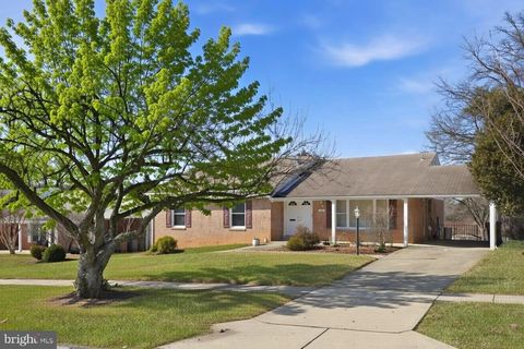 Photo of 16 Clemson Court, ROCKVILLE, MD 20850 (MLS # MDMC2219046)