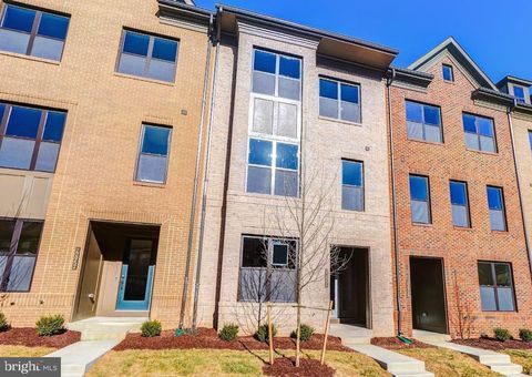 22954 SULLIVANS COVE SQUARE BRAMBLETON VA 20148
