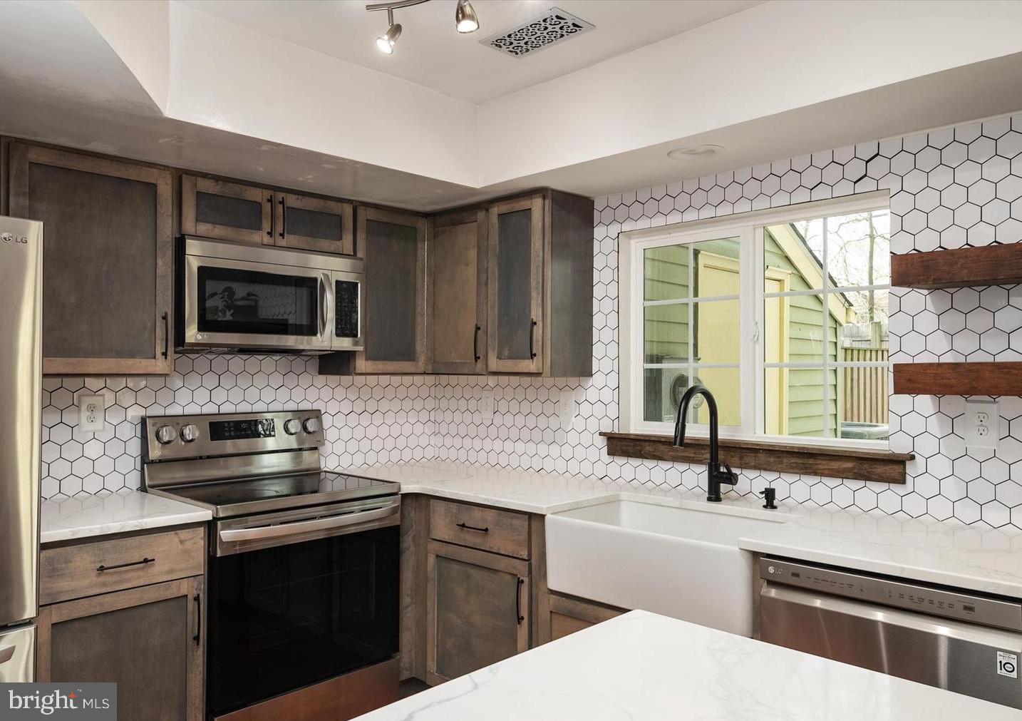 ST CHARLES SUB - WAKEFIELD - Residential Lease