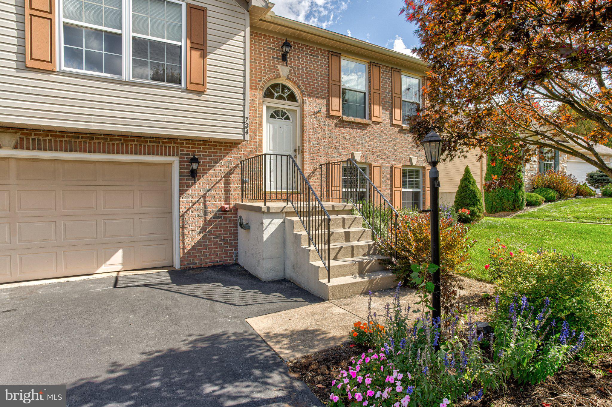 734 TANAGER DRIVE