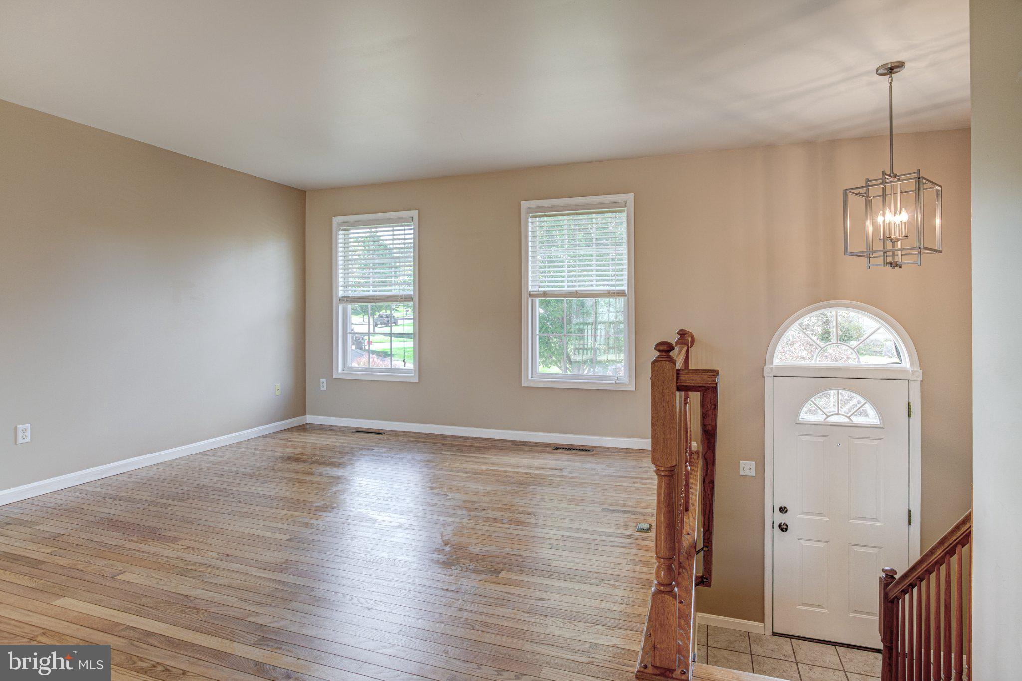 734 TANAGER DRIVE