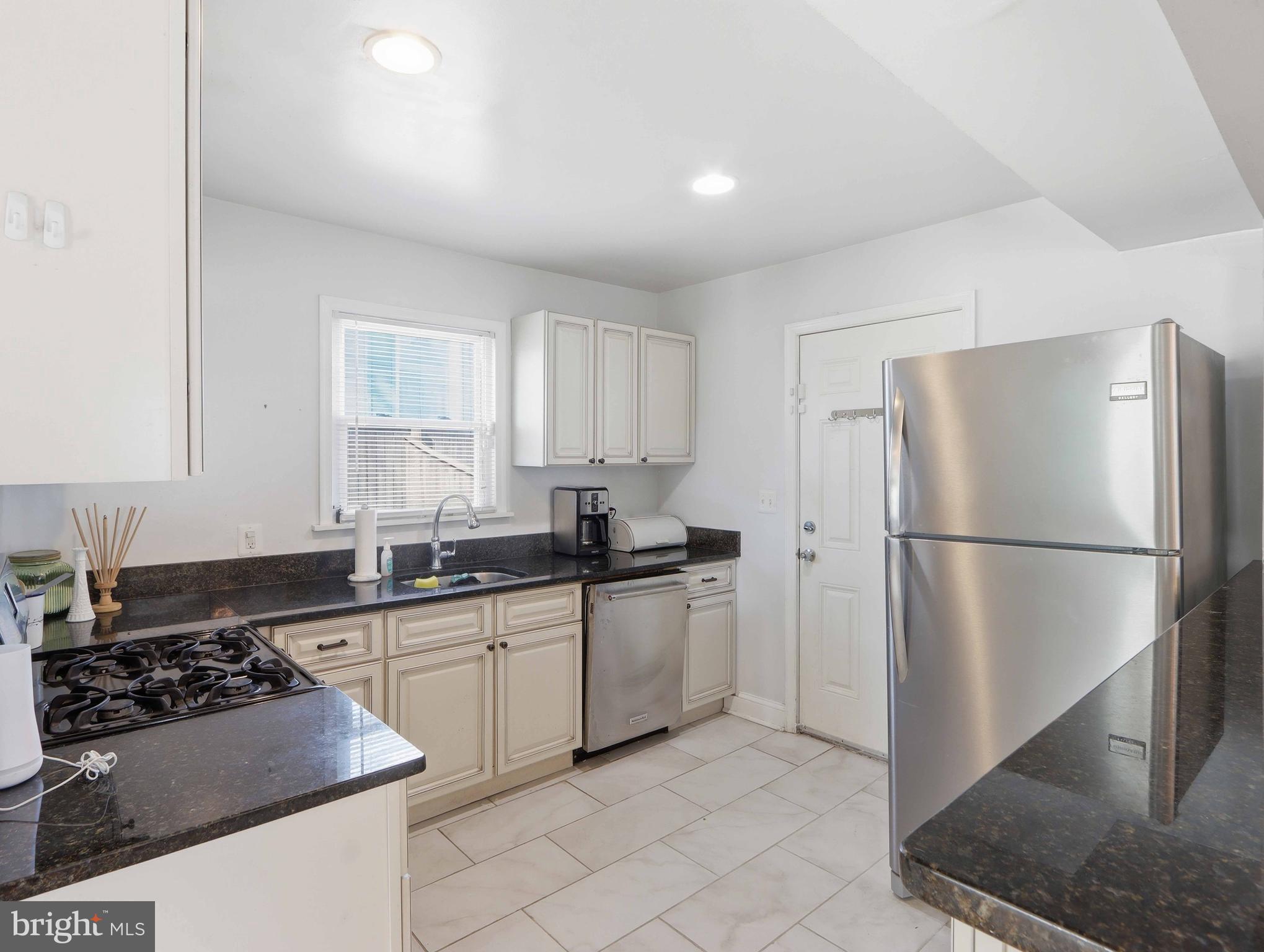 WINDSOR HILLS - Residential