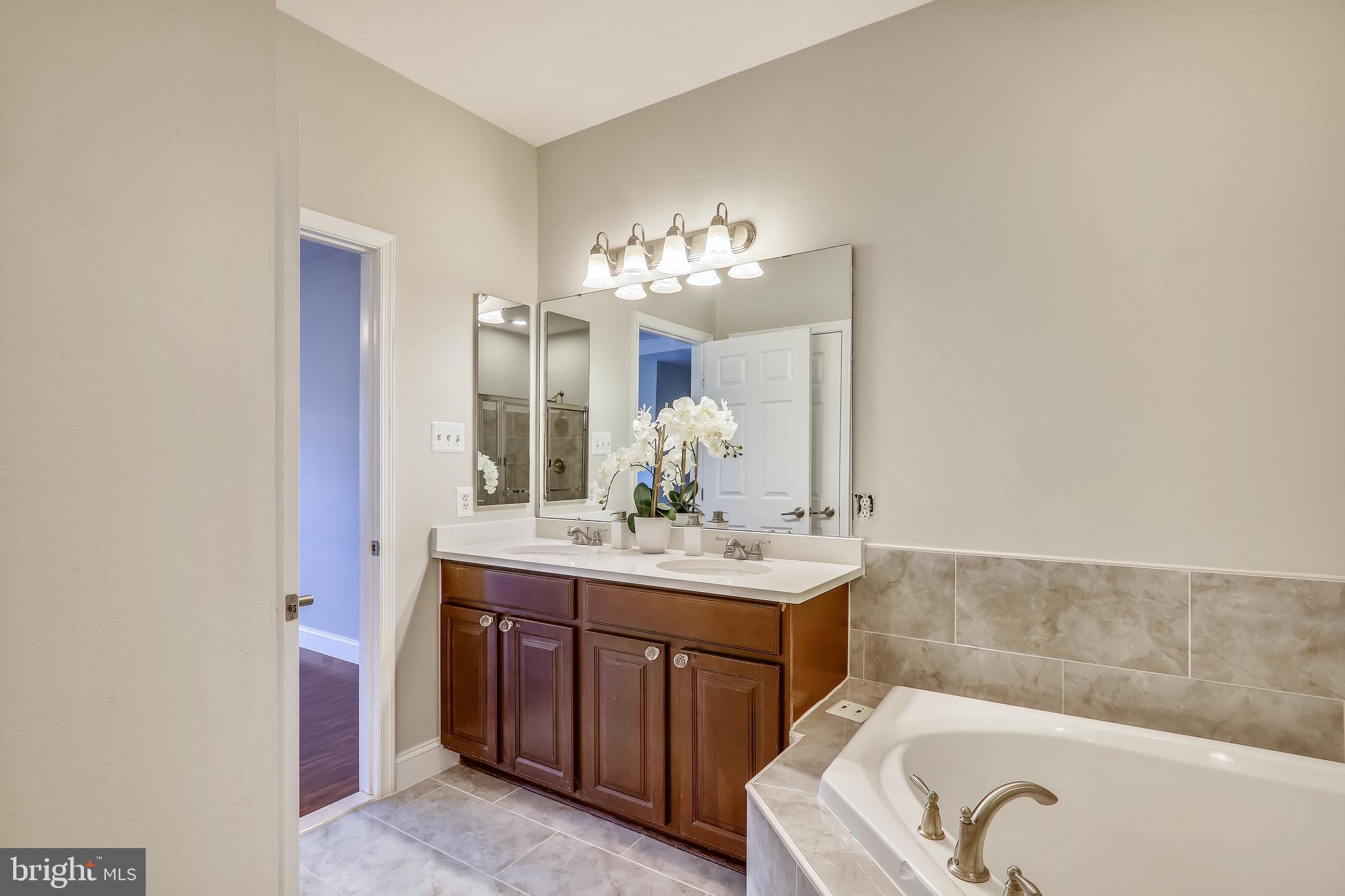 VIRGINIA LANDING - Residential