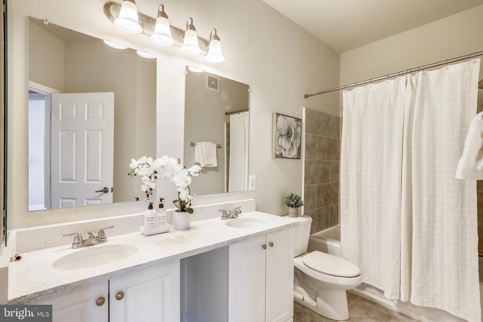 VIRGINIA LANDING - Residential