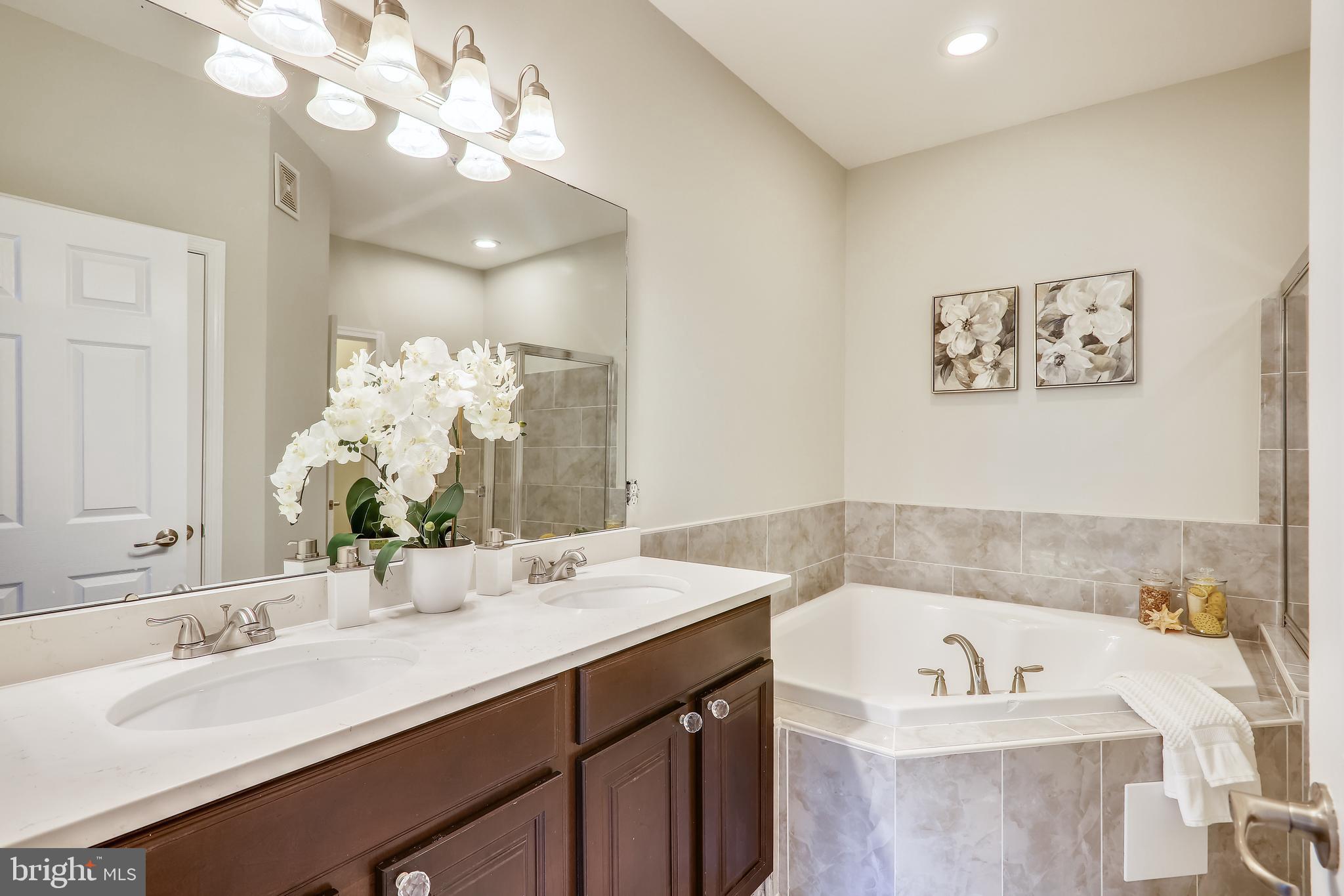 VIRGINIA LANDING - Residential