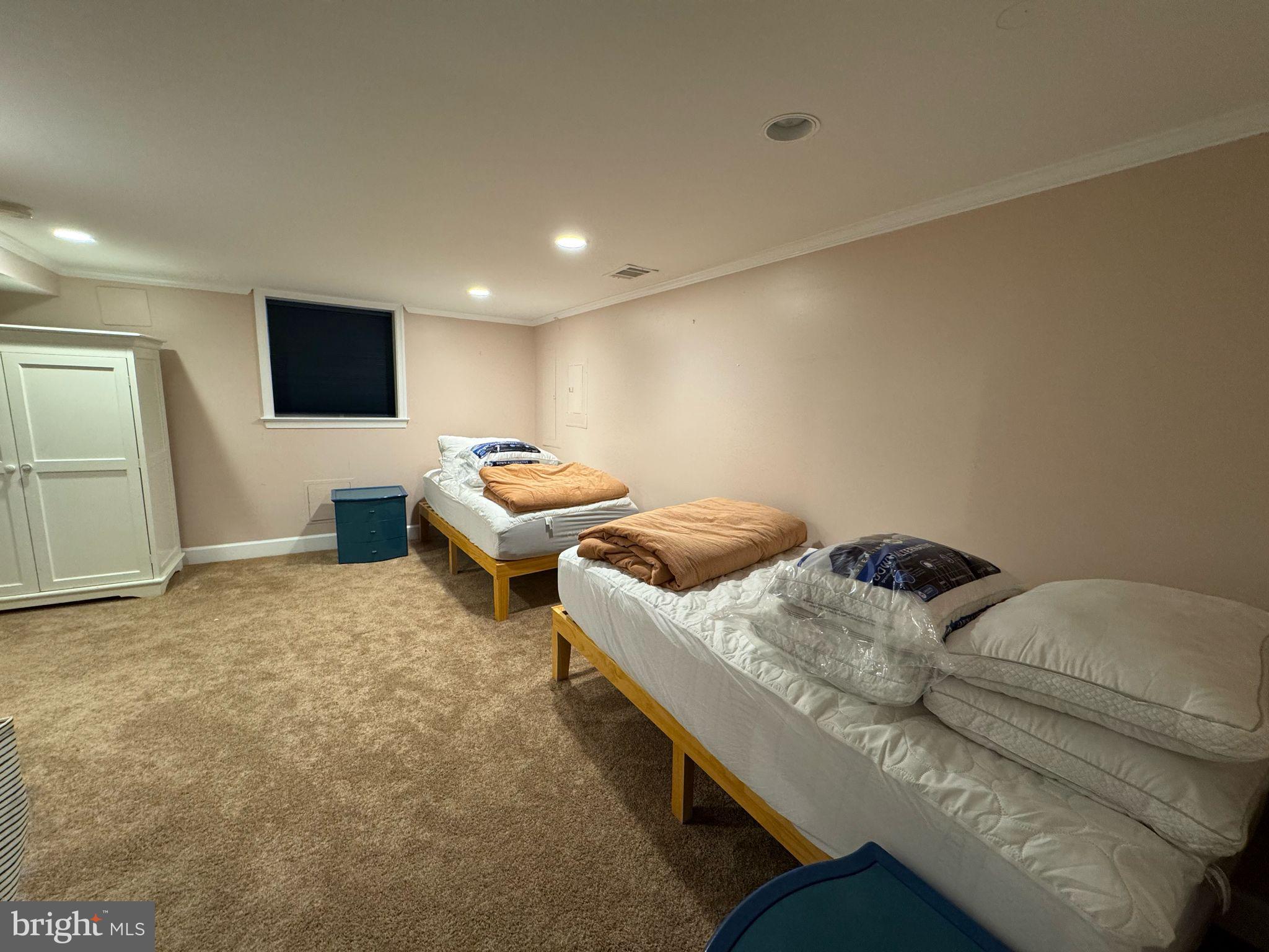 LYON VILLAGE - Residential Lease