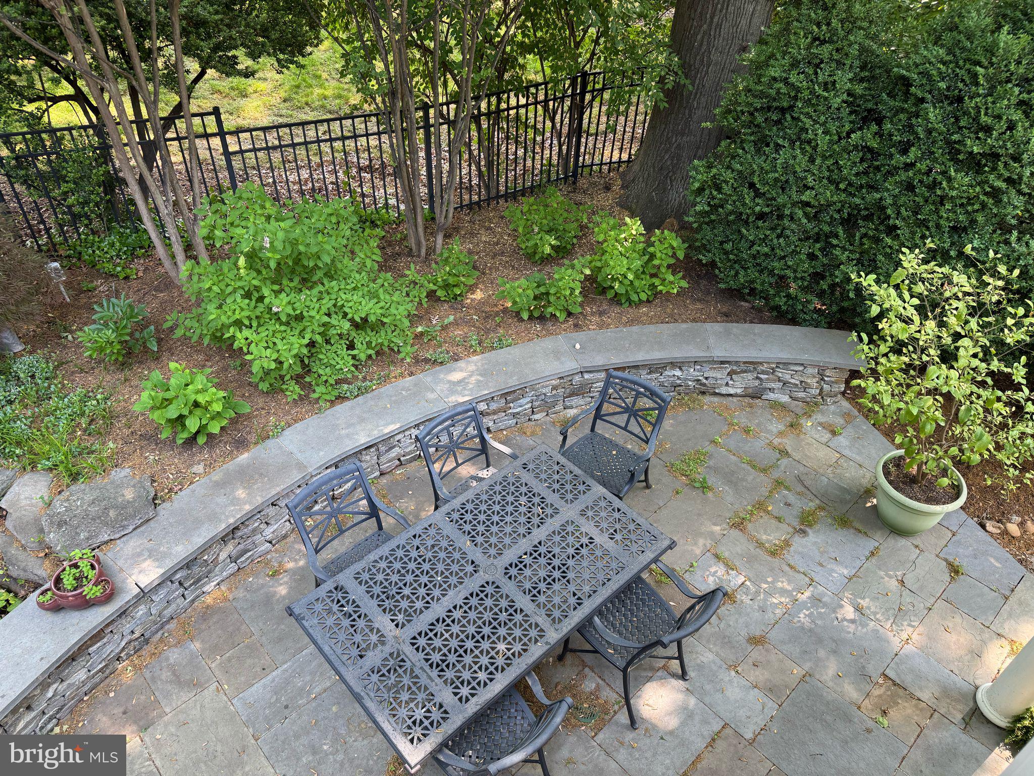 LYON VILLAGE - Residential Lease