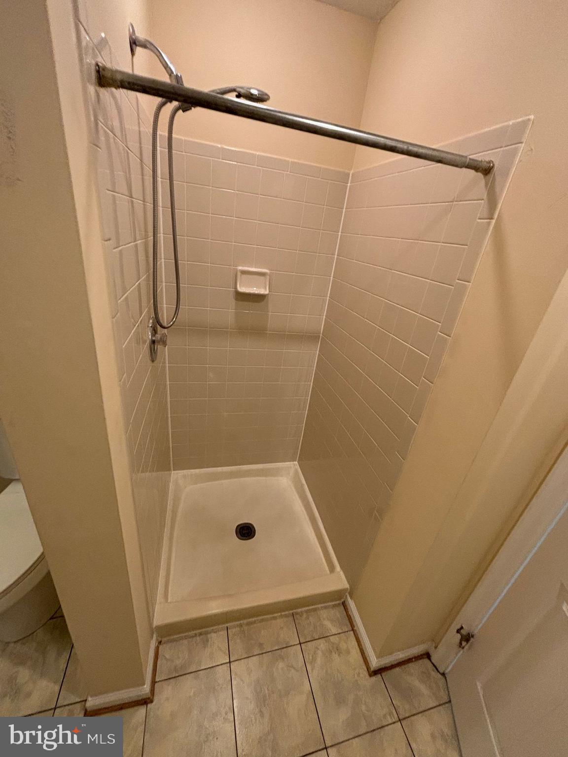 WATERS EDGE AT NORTH LAKE - Residential Lease