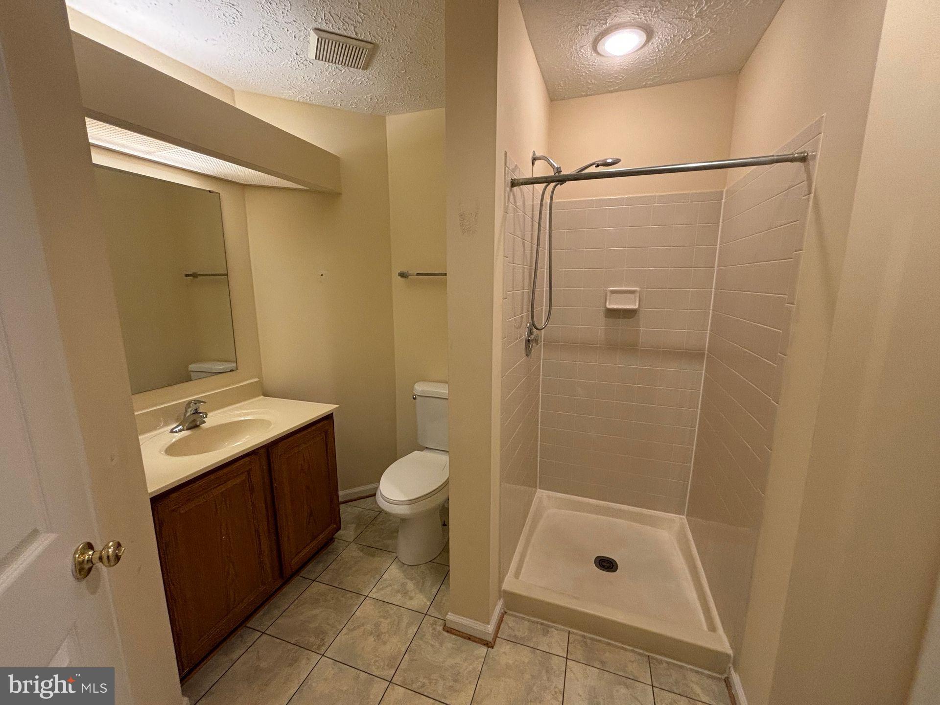 WATERS EDGE AT NORTH LAKE - Residential Lease