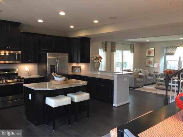 WESTCHESTER SQUARE - Residential