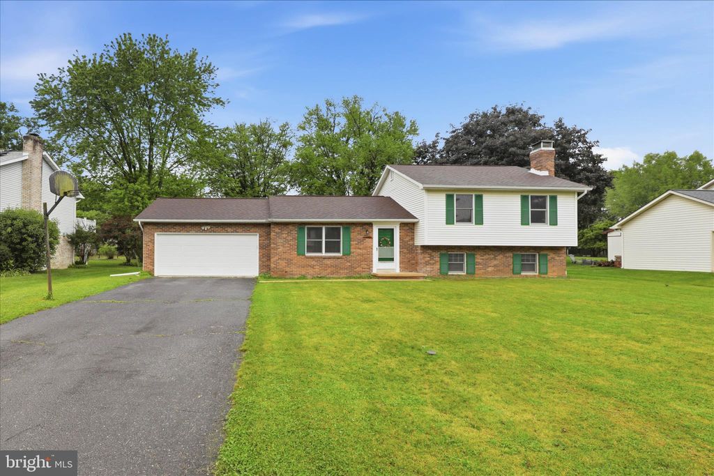 Photo of 3137 Woodridge Drive, LANDISVILLE, PA 17538 (MLS # PALA2087446)