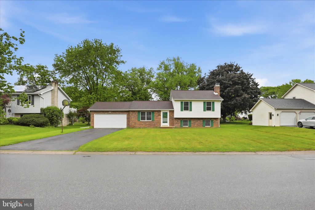 Photo of 3137 Woodridge Drive, LANDISVILLE, PA 17538 (MLS # PALA2087446)