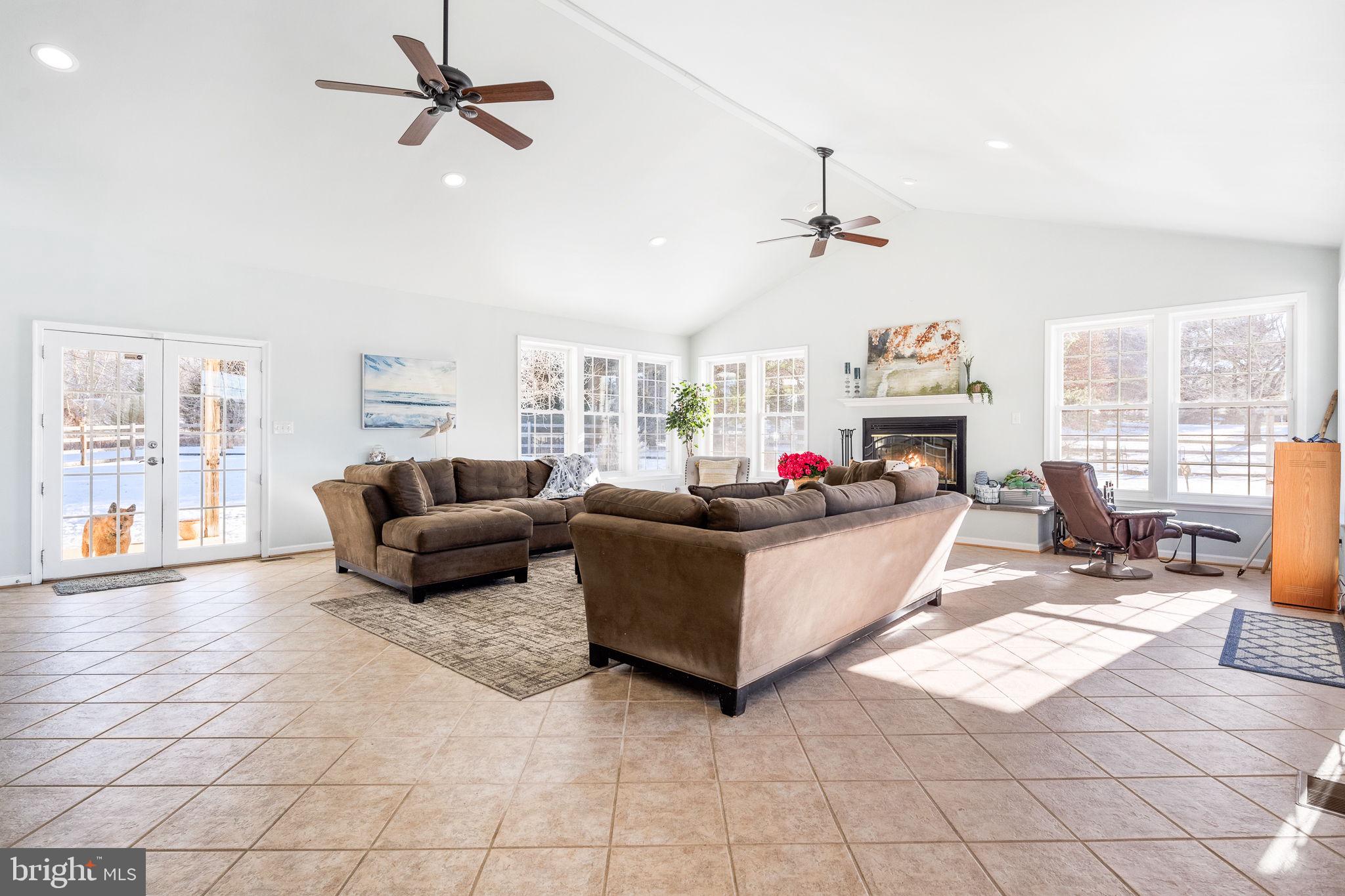 NANSFIELD HUNT - Residential