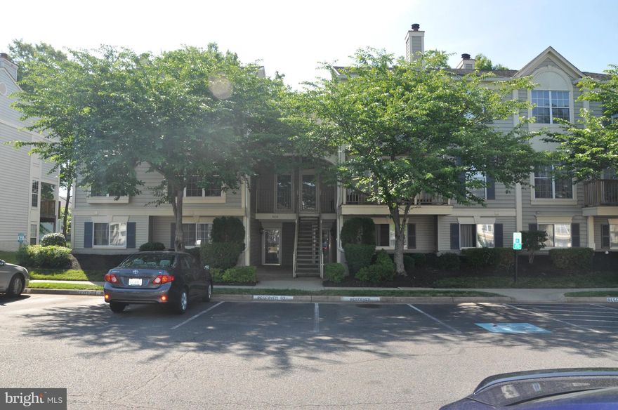 DON'T MISS THIS OPPORTUNITY!  LIGHT, BRIGHT, OPEN 2 LVL. CONDO IN WONDERFUL NEIGHBORHOOD. LARGEST MODEL WITH 2 LEVELS, BACKS TO COMMON AREA 2 LARGE BEDROOMS, 2 FULL AND ONE HALF BATH, LARGE DECK OFF OF THE DINING RM. WITH TREED PRIVACY, CLUBHOUSE, TENNIS.  CLOSE TO I66, SCHOOLS/SHOPPING (NICE TENANT W.CHILD), PLEASE TEXT CONTACT) (EKKO TITLE, VIENNA IS NEGOTIATING SHORT SALE)