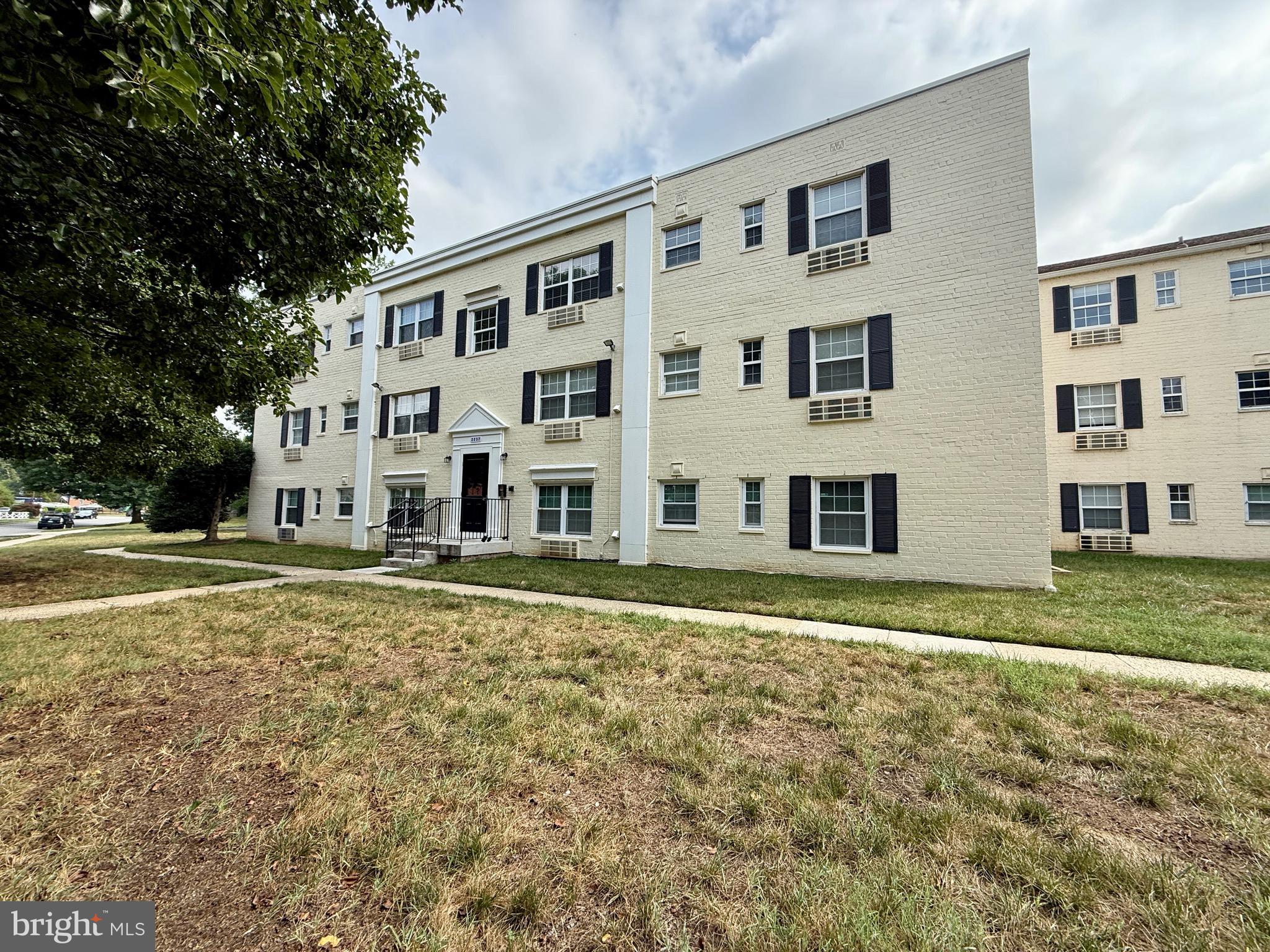 2237 FARRINGTON AVENUE 06-101