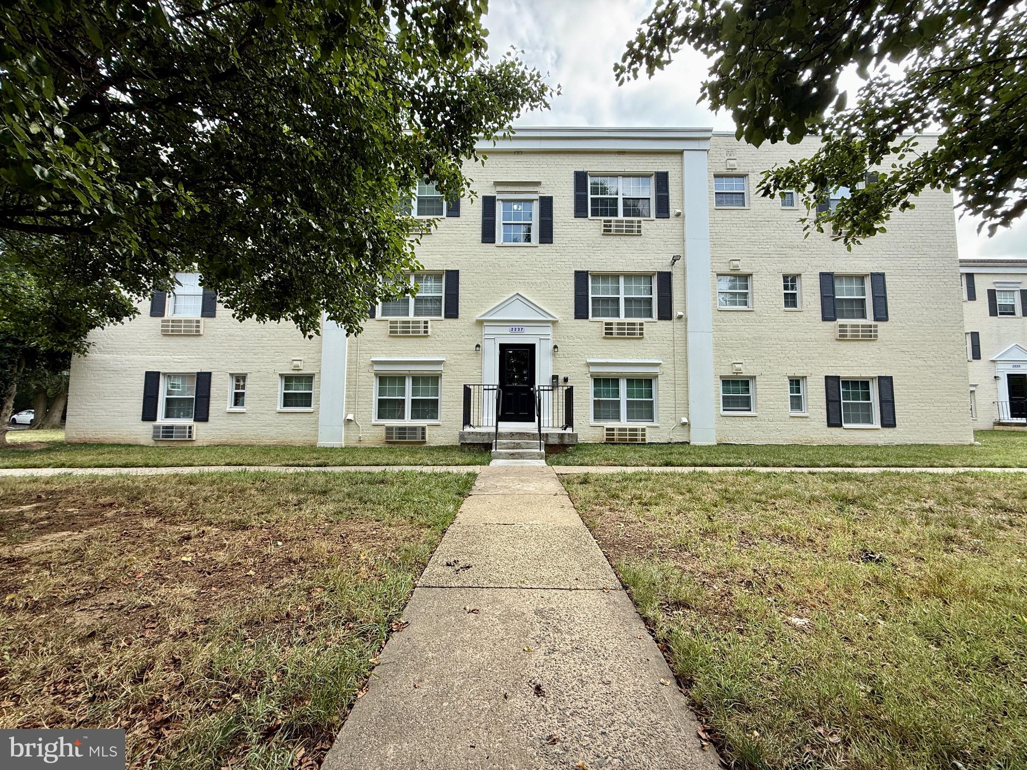 2237 FARRINGTON AVENUE 06-101