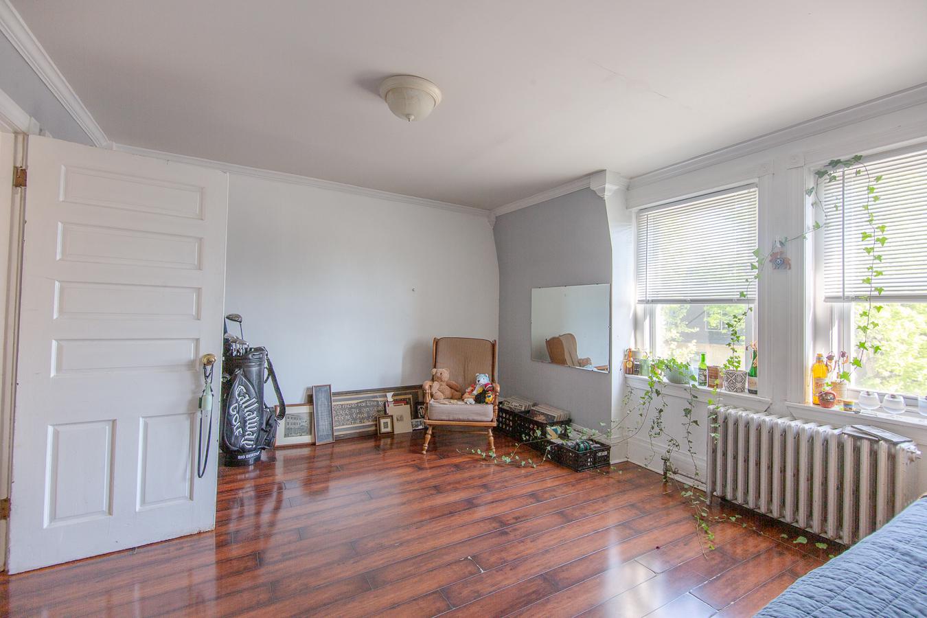 UNIVERSITY CITY - Residential Income