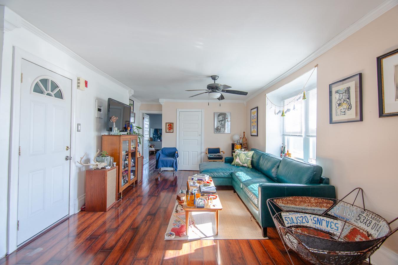 UNIVERSITY CITY - Residential Income