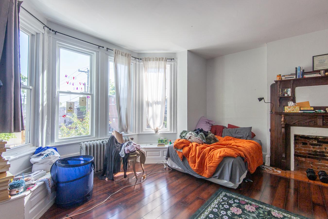 UNIVERSITY CITY - Residential Income