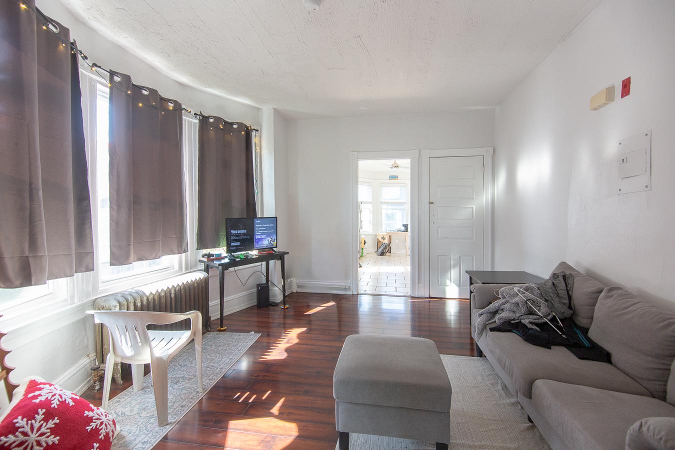 UNIVERSITY CITY - Residential Income