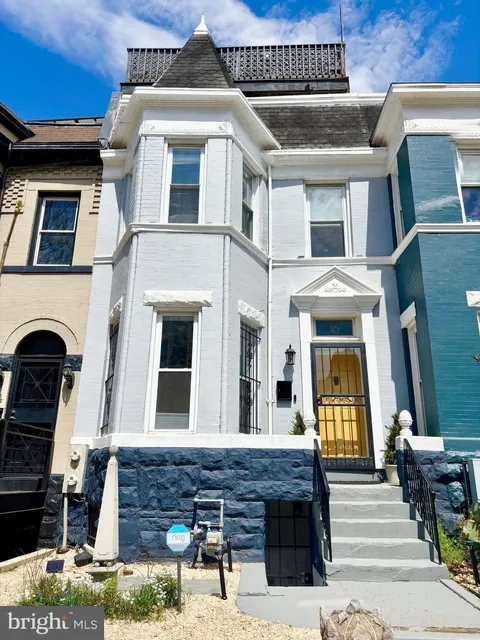 MLS: DCDC2193978