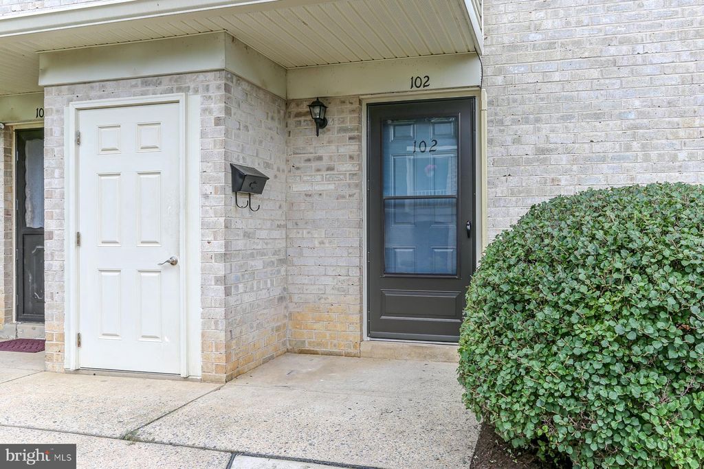 Photo of 102 Valleybrook Drive, Lancaster, PA 17601 (MLS # PALA2053642)