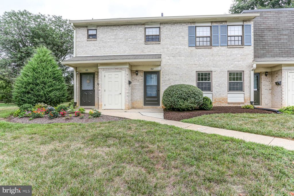 Photo of 102 Valleybrook Drive, Lancaster, PA 17601 (MLS # PALA2053642)