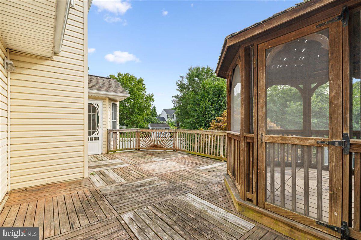 WELLINGTON TRACE - Residential