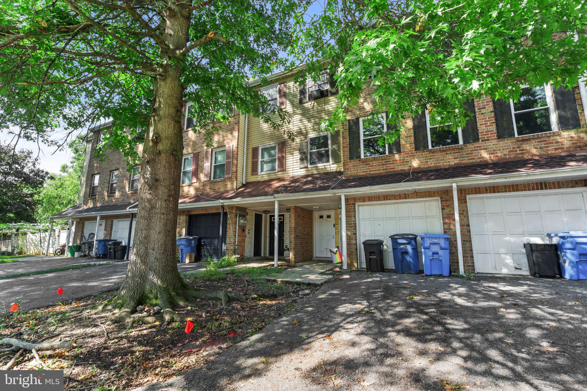 206 A CHAUCER COURT