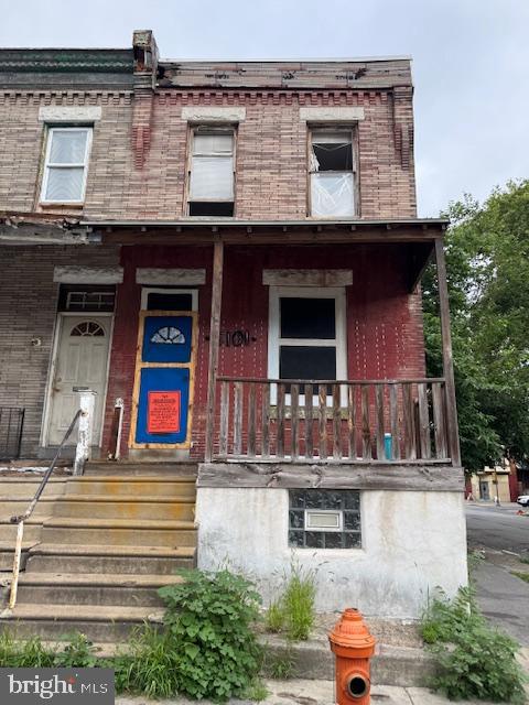 COMPLETE GUT AND REHAB, CASH DEALS ONLY, AS IS SELLER WILL NOT CLEAN OUT OR REPAIR ANYTHING PRIOR TO SETTLEMENT. TITLE ORDERED THROUGH MBA ABSTRACT. BUYER PAYS ALL TRANSFER TAX, CLOSING COSTS AND TITLE FEES. PROPERTY IS BOARDED UP AND NEEDS A DRILL WITH A STAR BIT TO OPEN.