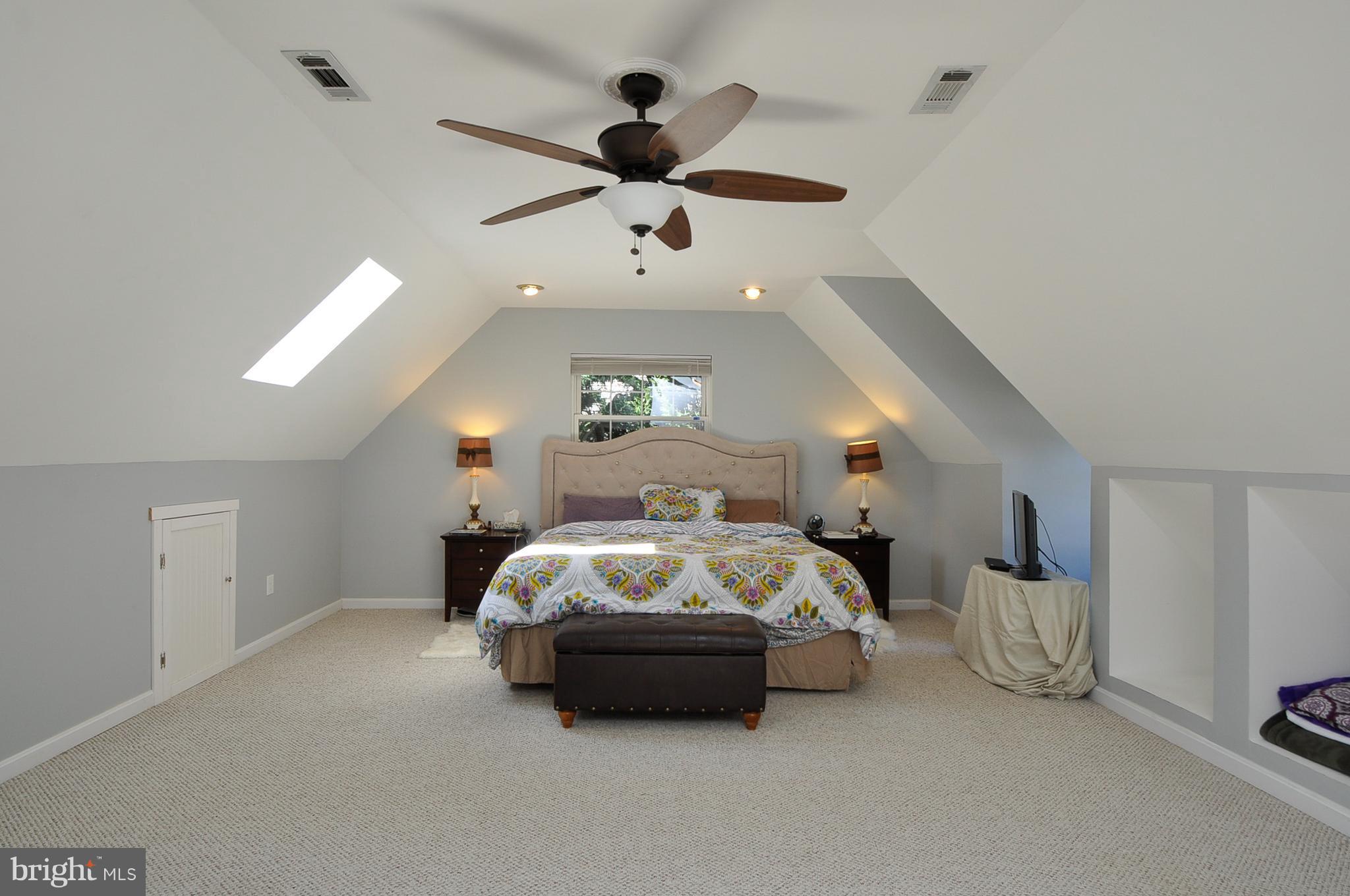 CRYSTAL LAKE - Residential Lease