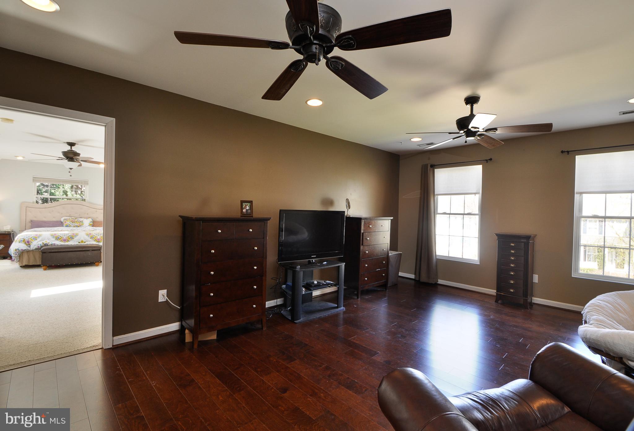 CRYSTAL LAKE - Residential Lease