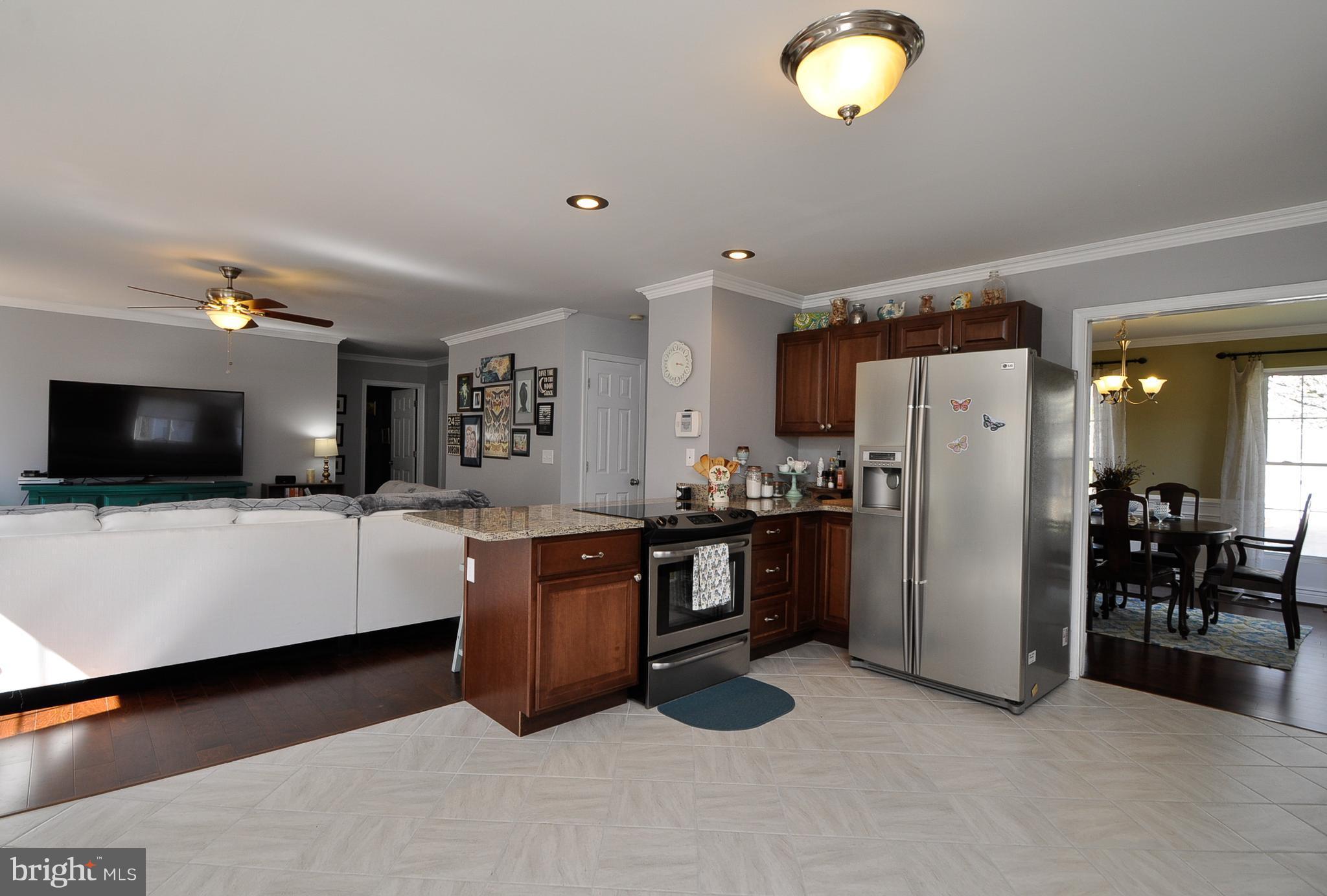 CRYSTAL LAKE - Residential Lease