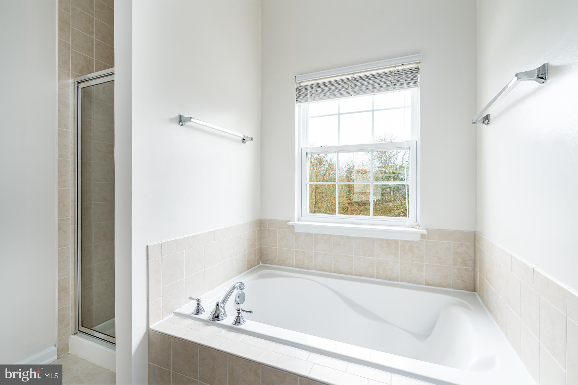 WAKELAND MANOR - Residential Lease