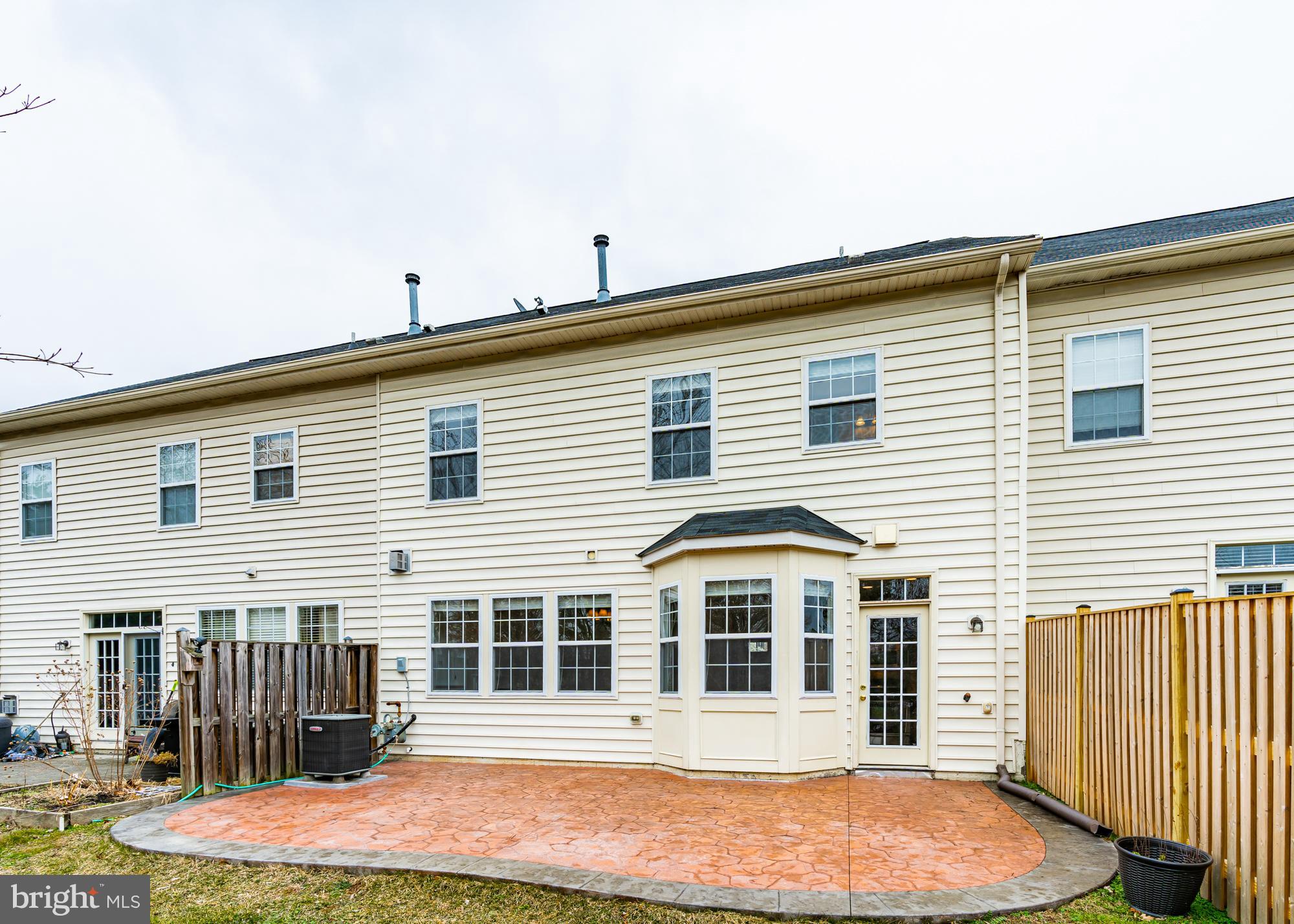 WAKELAND MANOR - Residential Lease