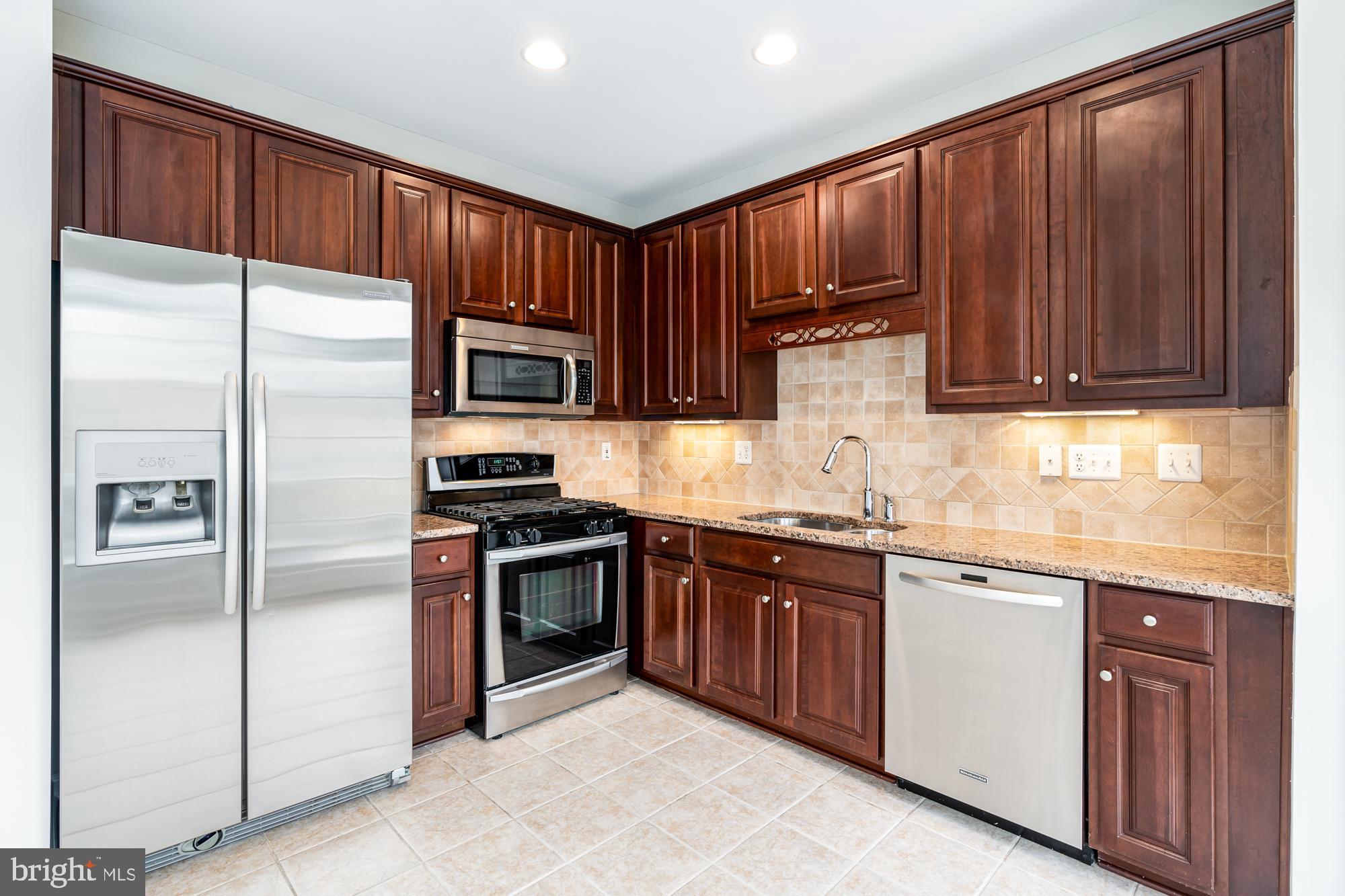 WAKELAND MANOR - Residential Lease