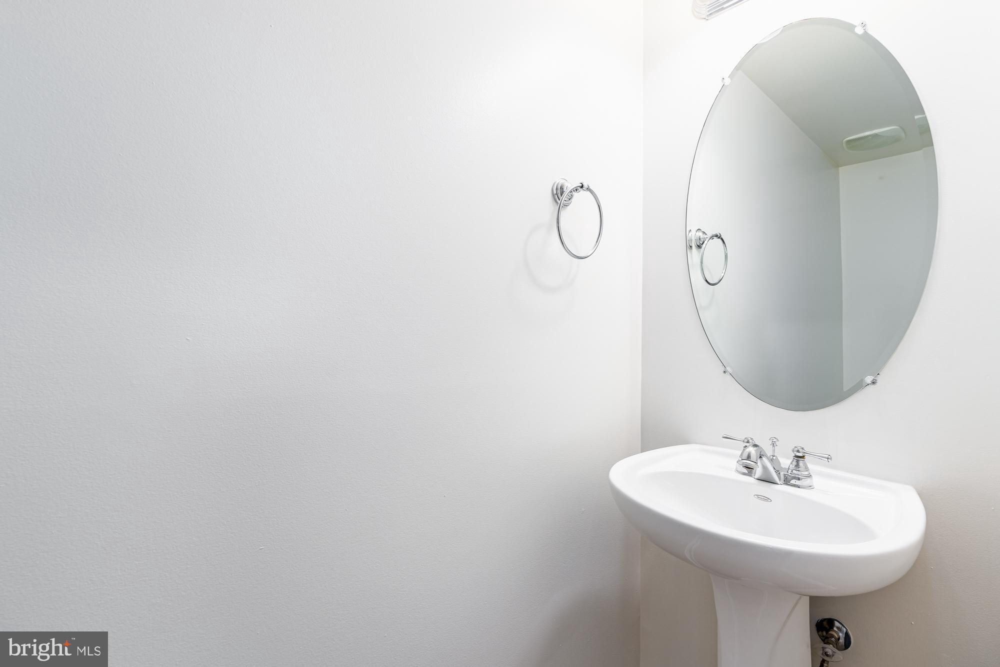 WAKELAND MANOR - Residential Lease