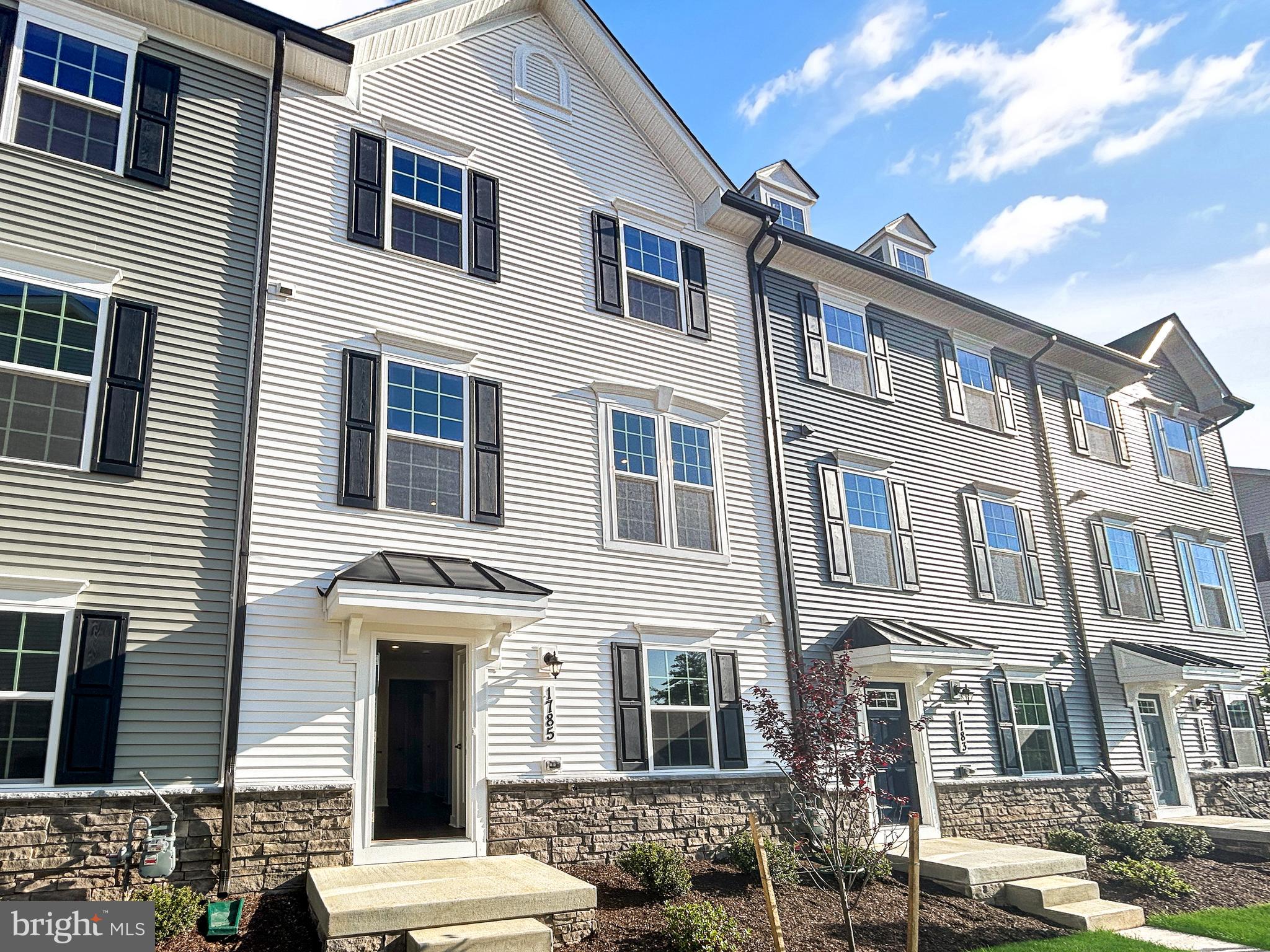 For Rent: Brand New 4-Bedroom, 3.5-Bathroom Home at 1785 Atlas Dr. Be the first to call this stunning, never-lived-in 4-bedroom, 3.5-bathroom home at 1785 Atlas Dr your own! This modern 2,080 sq. ft. residence features a 2-car garage, a full bedroom, and a full bathroom on the entry level, perfect for guests or multi-generational living. Located in a vibrant, family-friendly neighborhood, this home offers easy access to good schools, parks, shopping, dining, and major highways for a seamless commute.
The main level boasts an open-concept layout with a state-of-the-art kitchen, complete with granite countertops, new stainless steel appliances, and a large island ideal for entertaining. Upstairs, the top level features three spacious bedrooms, including a luxurious master suite with an ensuite bathroom, an additional full bathroom, and a convenient in-unit laundry. Every detail in this home is brand new, from the hardwood floors to the energy-efficient systems and smart home features, ensuring modern comfort and style.