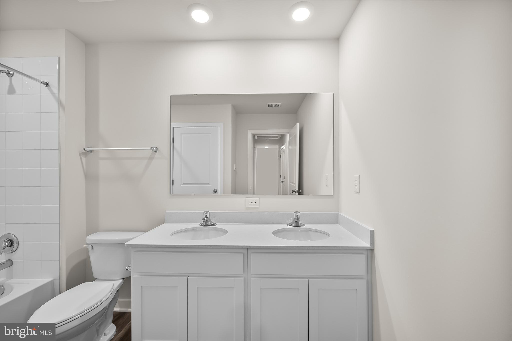 RIVERPOINTE - Residential