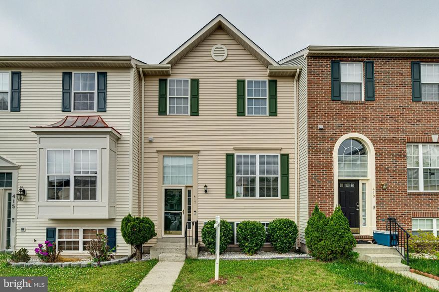 One of the largest model in the subdivision.  Spacious and renovated 3 level townhome, 4 bedrooms, 3 1/2 baths , open floor concept in the Sycamore Hill subdivision.    This beautiful townhome has been recently renovated, stainless steel appliances , tons of natural light and outdoor living with a deck and a rear fenced yard.    An additional bedroom and a full bath in the basement makes this townhouse live large. Two assigned parking spaces  ( both #320) with easy access to visitor parking. Perfect location....Just a few blocks from shopping, dining, route 7, route 15,  Leesburg outlet mall and more! Community amenities includes a outdoor pool, basketball and tennis courts, playground and clubhouse.
Owner requires : a  minimum  credit score of 680 , sufficient income, tenant insurance, repair deductible $75. .