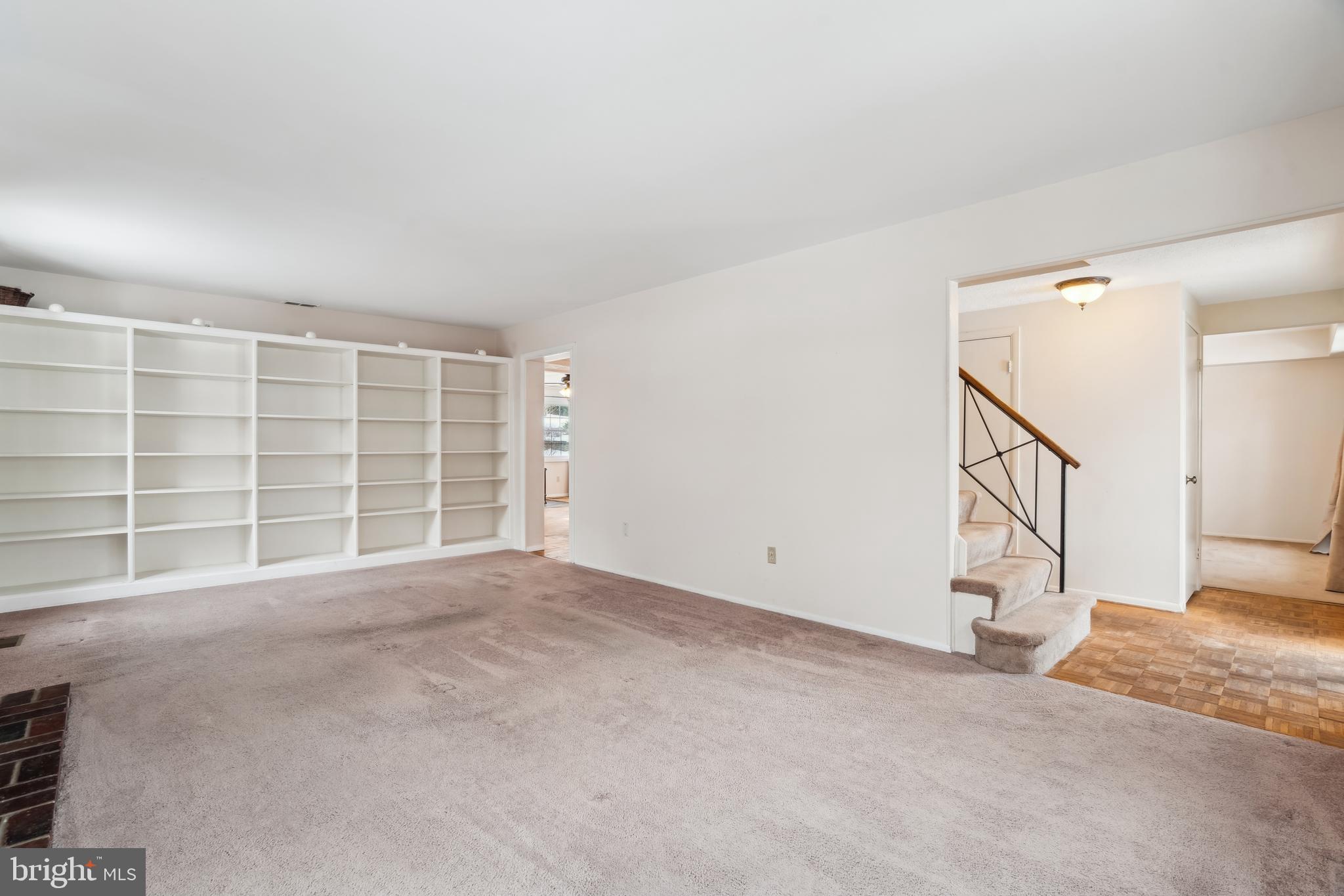 CROFTON WOODS - Residential