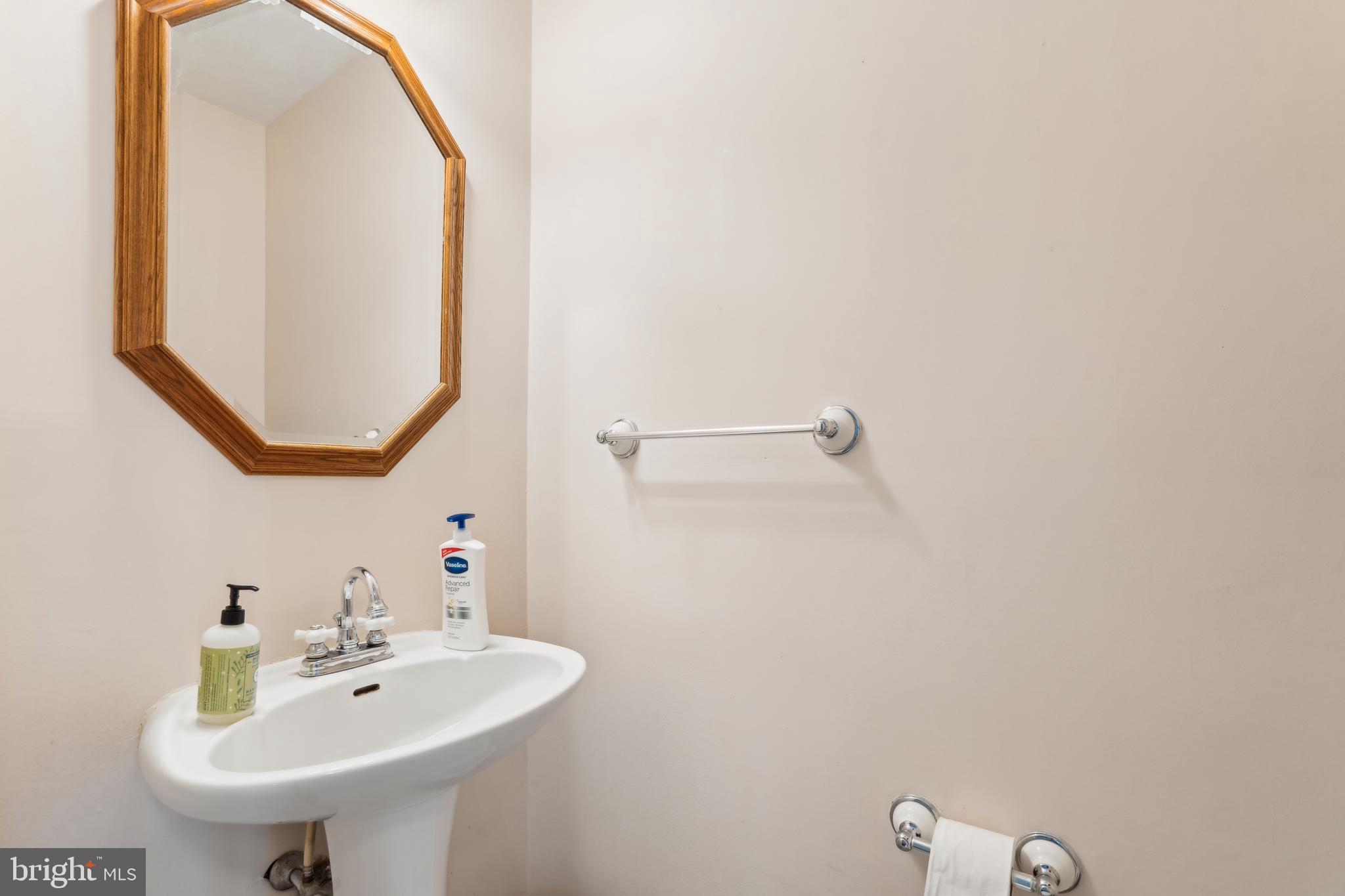 CROFTON WOODS - Residential